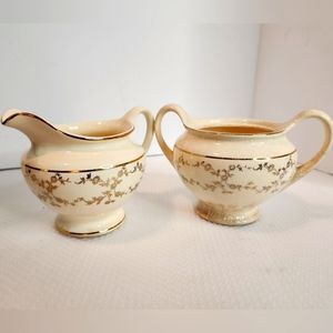 Universal Cambridge Camwood Ivory pattern vintage creamer and sugar china set‎